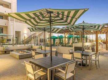 Multiple BBQs and Fire Pits at The Mansfield at Miracle Mile